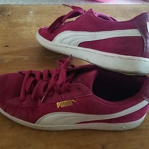 Womens Size 10 magenta Puma street shoes